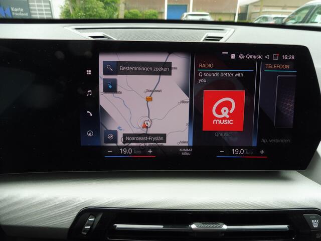 BMW iX1 xDrive30 Launch Edition 67 kWh SOH 93.9% Camera | LED | LMV 17" | Keyless | NL auto | 1e eig.