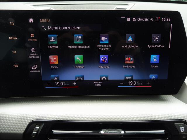 BMW iX1 xDrive30 Launch Edition 67 kWh SOH 93.9% Camera | LED | LMV 17" | Keyless | NL auto | 1e eig.