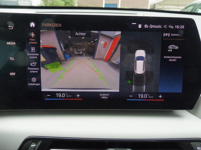 BMW iX1 xDrive30 Launch Edition 67 kWh SOH 93.9% Camera | LED | LMV 17" | Keyless | NL auto | 1e eig.