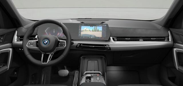 BMW iX1 eDrive20 67 kWh M Sport - Panoramadak - Driving Assistant Plus - Head up - Getinte ruiten - Comfort Access - Elektrisch verwarmde voorstoelen - sportstoelen - Grootlichtassistent -