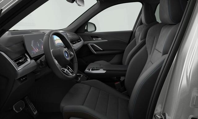 BMW iX1 eDrive20 67 kWh M Sport - Panoramadak - Driving Assistant Plus - Head up - Getinte ruiten - Comfort Access - Elektrisch verwarmde voorstoelen - sportstoelen - Grootlichtassistent -