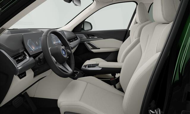 BMW iX1 xDrive30 | xLine | 20'' | Panorama | Stuur + Stoelverw. | Comfort Access | Elek. verst. stoel. | Harman/Kardon | Head-Up