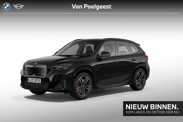 BMW iX1 eDrive20 M-Sport Pro / Adaptieve LED Komplampen / Comfort Acces / Parking Assistant / Trekhaak Zwenkbaar / 19 Inch