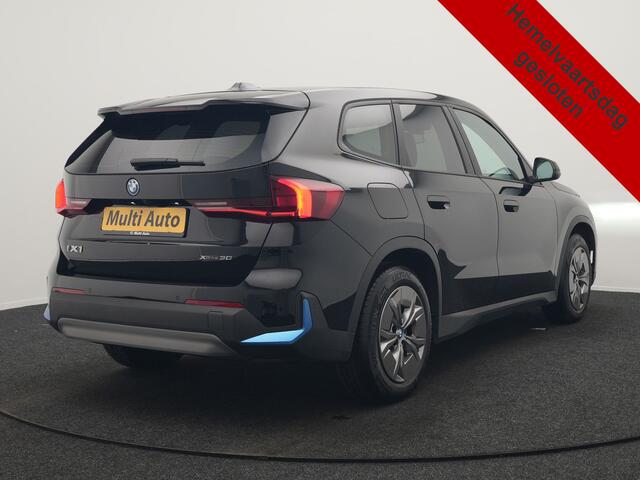 BMW iX1 xDrive30 64 kWh 306pk Dealer O.H. | Adaptief M Onderstel | Camera | Cruise Control | Stoelverwarming | Widescreen Navi | Park Assist | Apple Carplay | Navigatie | DAB | Standkachel |