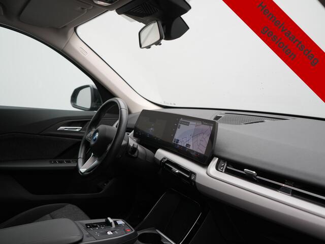 BMW iX1 xDrive30 64 kWh 306pk Dealer O.H. | Adaptief M Onderstel | Camera | Cruise Control | Stoelverwarming | Widescreen Navi | Park Assist | Apple Carplay | Navigatie | DAB | Standkachel |