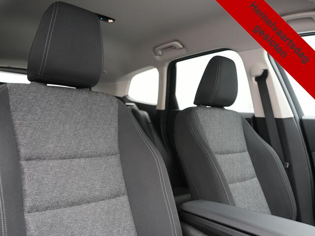 BMW iX1 xDrive30 64 kWh 306pk Dealer O.H. | Adaptief M Onderstel | Camera | Cruise Control | Stoelverwarming | Widescreen Navi | Park Assist | Apple Carplay | Navigatie | DAB | Standkachel |