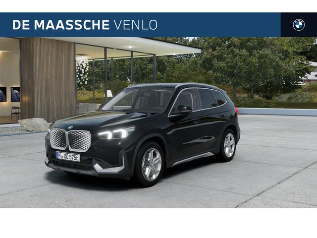 BMW iX1 eDrive20 xLine / Trekhaak / Achteruitrijcamera / Adaptieve LED / Stoelverwarming / Comfort Access