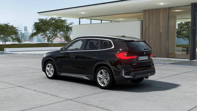 BMW iX1 eDrive20 xLine / Trekhaak / Achteruitrijcamera / Adaptieve LED / Stoelverwarming / Comfort Access