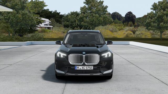 BMW iX1 eDrive20 xLine / Trekhaak / Achteruitrijcamera / Adaptieve LED / Stoelverwarming / Comfort Access