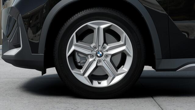 BMW iX1 eDrive20 xLine / Trekhaak / Achteruitrijcamera / Adaptieve LED / Stoelverwarming / Comfort Access