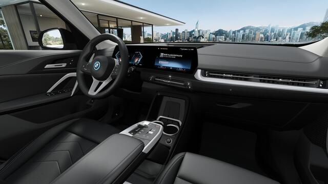 BMW iX1 eDrive20 xLine / Trekhaak / Achteruitrijcamera / Adaptieve LED / Stoelverwarming / Comfort Access
