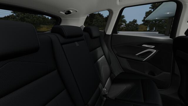 BMW iX1 eDrive20 xLine / Trekhaak / Achteruitrijcamera / Adaptieve LED / Stoelverwarming / Comfort Access
