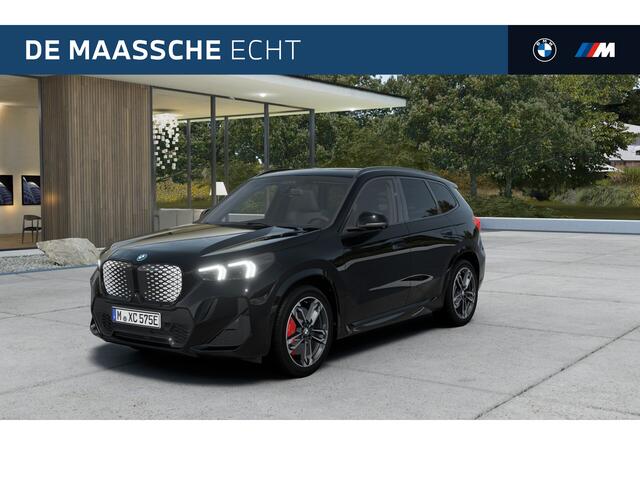 BMW iX1 eDrive20 M Sport / Panoramadak / Trekhaak / Sportstoelen / Achteruitrijcamera / M Adaptief onderstel / Adaptieve LED / Stoelverwarming
