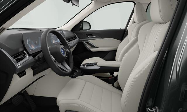 BMW iX1 xDrive30 | 18'' | Panorama | Camera | Getint Glas