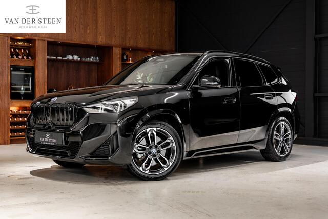 BMW iX1 xDrive30 Launch Edition 67 kWh M Sport | Pano | H&K