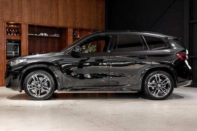 BMW iX1 xDrive30 Launch Edition 67 kWh M Sport | Pano | H&K