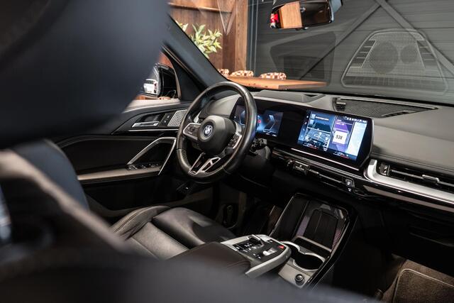 BMW iX1 xDrive30 Launch Edition 67 kWh M Sport | Pano | H&K