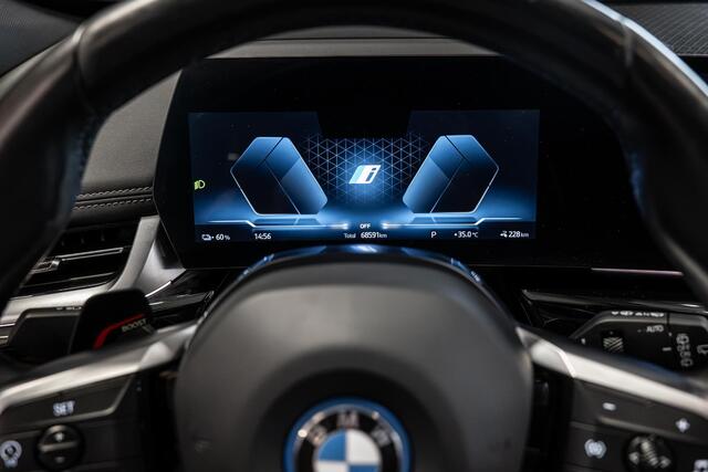 BMW iX1 xDrive30 Launch Edition 67 kWh M Sport | Pano | H&K