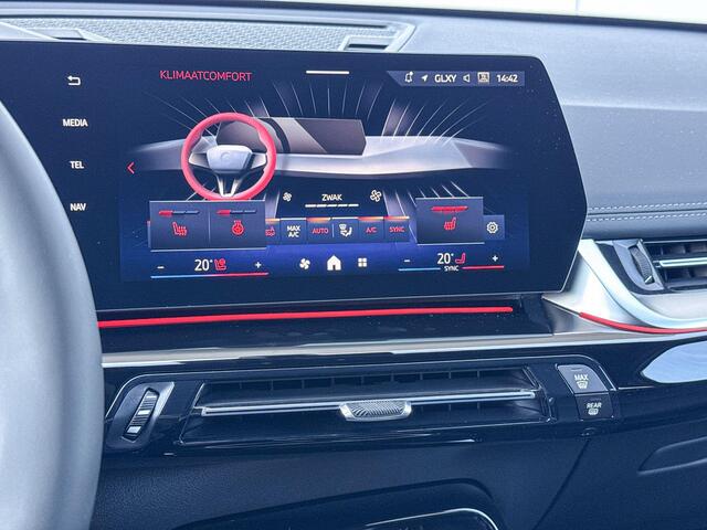 BMW iX1 eDrive20 M Sport Edition M-Sport Pro / 19 inch / 360 graden Camera / Trekhaak / Getinte Ramen / Head Up Display