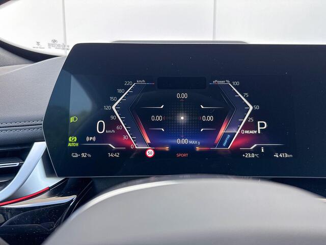 BMW iX1 eDrive20 M Sport Edition M-Sport Pro / 19 inch / 360 graden Camera / Trekhaak / Getinte Ramen / Head Up Display