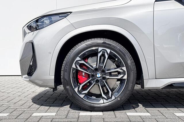 BMW iX1 eDrive20 | 67 kWh | M Sport | Panoramadak | Harman-Kardon | Premium Pack | Travel Pack |
