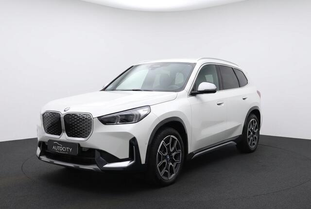 BMW iX1 20 eDrive xLine l Premium Pakket l Stoelverwarming l Leder