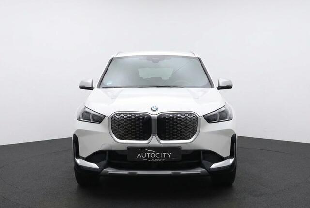 BMW iX1 20 eDrive xLine l Premium Pakket l Stoelverwarming l Leder