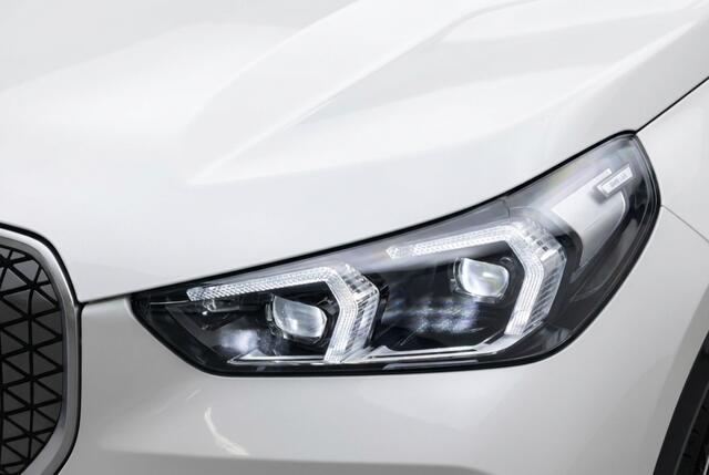 BMW iX1 20 eDrive xLine l Premium Pakket l Stoelverwarming l Leder