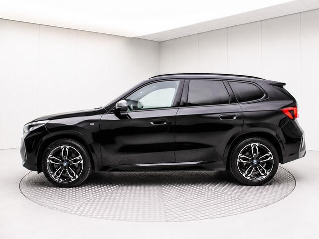 BMW iX1 xDrive30 Launch Ed. | M & Premium Pack | M Styling SportStoelen | 67 kWh | Panoramadak | 313 pk | AWD | Camera + PDC | Keyless | 19 Inch | Navi Full Map