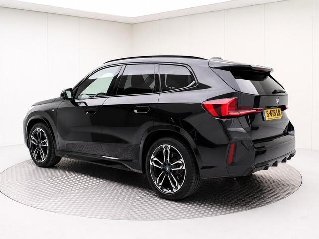 BMW iX1 xDrive30 Launch Ed. | M & Premium Pack | M Styling SportStoelen | 67 kWh | Panoramadak | 313 pk | AWD | Camera + PDC | Keyless | 19 Inch | Navi Full Map