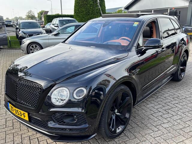 Bentley Bentayga 6.0 W12 Mulliner 2018 Zwart Carbon Akraprovic