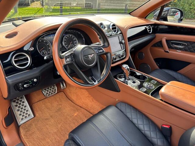 Bentley Bentayga 6.0 W12 Mulliner 2018 Zwart Carbon Akraprovic