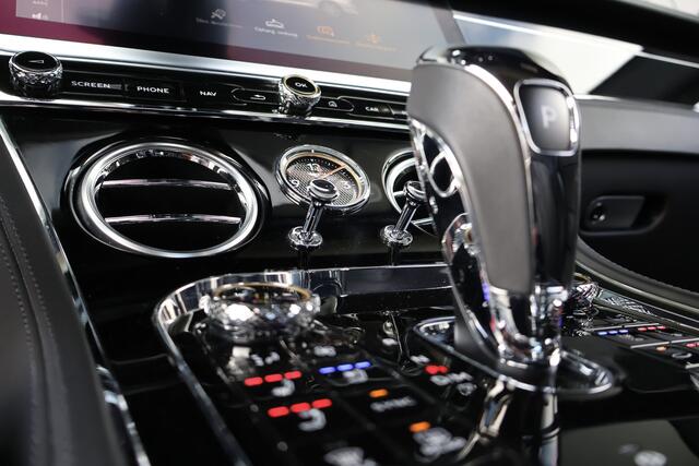 Bentley CONTINENTAL GTC 4.0 V8 | ALPINE GREEN | NEW BENTLEY SERVICE | SPORTUITLAAT | NEKVERWARMING | STUURWIELVERWARMING | STOELKOELING/VERWARMING | STOELMASSAGE | BLACK SPECIFICATION | APPLE CARPLAY | DAB | WARMTEWEREND GLAS | KEYLESS ENTRY/START | ETC.