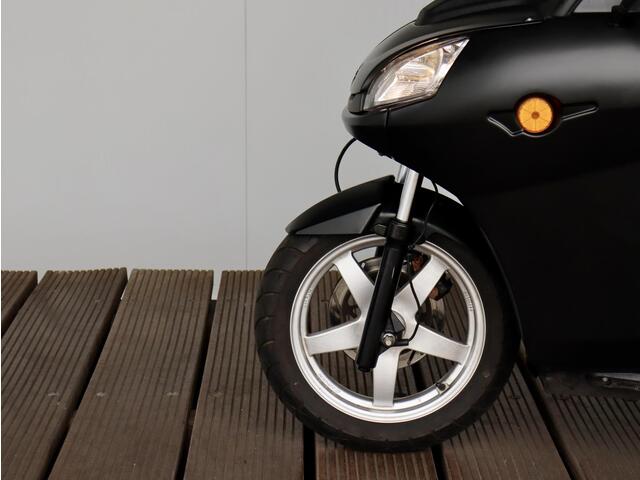 Carver Cargo 5.4 kWh | 100% elektrisch| 45 km/u | Bluetooth audio | Verwarming |