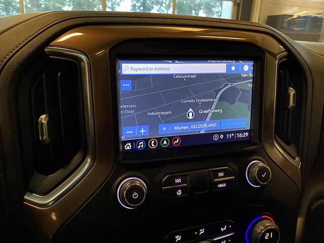 Chevrolet SILVERADO CHEVROLET High Country 6.2 V8 420 PK Schuif kanteldak, Navigatie, Laadbak cover, BPM VRIJ