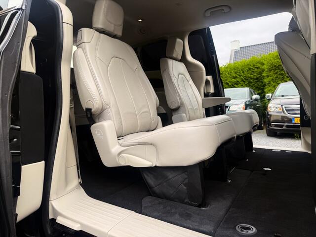 Chrysler GRAND VOYAGER 3.6 V6 LIMITED J.DAIMLER STOW&GO BLACK&WHITE DESIGN