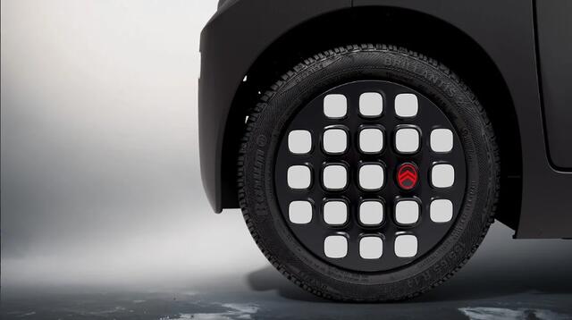 Citroen AMI 'Dark Side' 65 km/h !
