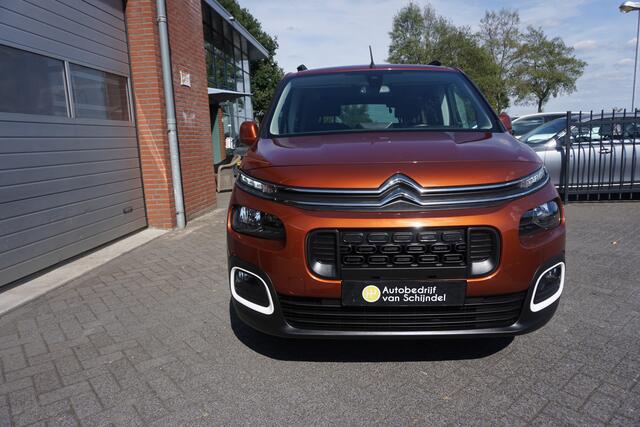 Citroen BERLINGO 1.2 PURETECH 131PK AUTOMAAT SHINE LUXE 5P 5STOELEN DEC 2021 CAMERA NAVI ANDROID/APPLECARPLAY AIRCO CRUISECONTROL BLUETOOTH PARKEERSENSOREN RIJSTROOKSENSOR 16INCH LMV 2X SCHUIFDEUR