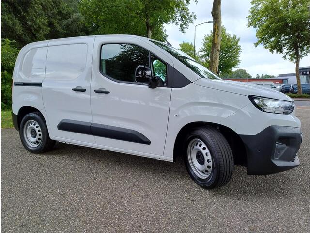 Citroen BERLINGO ë-Berlingo L1 50 kWh 136pk | 8 jaar garantie | 0% financial lease | Apple Carplay | Android Auto | Multimedia | Achteruitrijcamera | Parkeersensoren achter | Digital cockpit | Stuurwielbediening | Bestuurdersstoel comfort | Armsteun | van van ¤29.625 voor