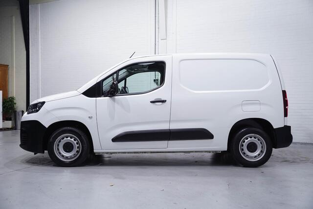 Citroen BERLINGO 1.2 Pure Tech 110 pk Benzine Airco Cruise Control, DAB+, PDC achter, 2-Zits