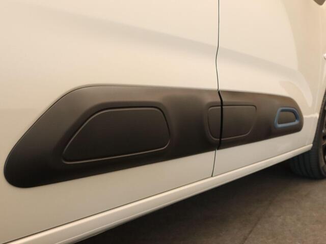 Citroen BERLINGO ë-Berlingo Feel 50 kWh - SOH 92,3% !!! - ORIGINEEL NEDERLANDSE AUTO - AFNEEMBARE TREKHAAK - TREKGEWICHT 750 KG - NAVIGATIE - PARKEERSENSOREN ACHTER - VOORSTOELEN VERWARMD - MIDDENARMSTEUN VOOR - CLIMATE CONTROL - CRUISE CONTROL - 3 FASE LADEN - ACHTERRUIT
