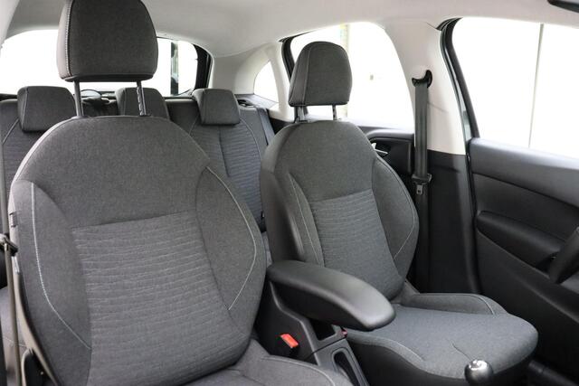 Citroen C3 1.2 PureTech Feel Edition 82 PK | Handgeschakeld | Airco | Radio | Navigatie | Cruise Control | Licht metalen velgen | Parkeersensor | Armsteun |