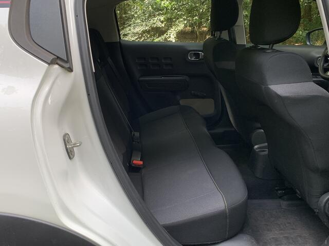 Citroen C3 1.2 PureTech Feel, Carplay, PDC, Navigatie, Climate control, Cruise control.