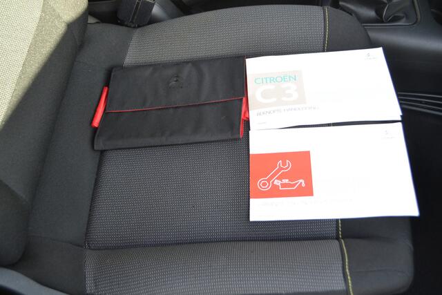 Citroen C3 1.2 PureTech Feel I NAVIGATIE I PARKEERSENSOREN ACHTER I ZWARTE AUTO + WIT DAK I AUTOMATISCHE AIRCO I