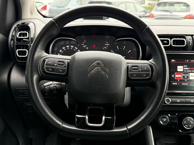 Citroen C3 Aircross 1.2 PureTech S&S Shine 110PK | BOMVOL | Dealeronderhouden | Trekhaak | Achteruitrijcamera | Grip Control | Head-up Display | Parkeersensoren Voor & Achter | Keyless Entry | Stoelverwarming | Navigatie |