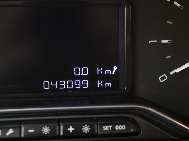 Citroen C3 1.2 82PK Shine | 17 INCH | Camera | Climate control | Getinte ruiten |