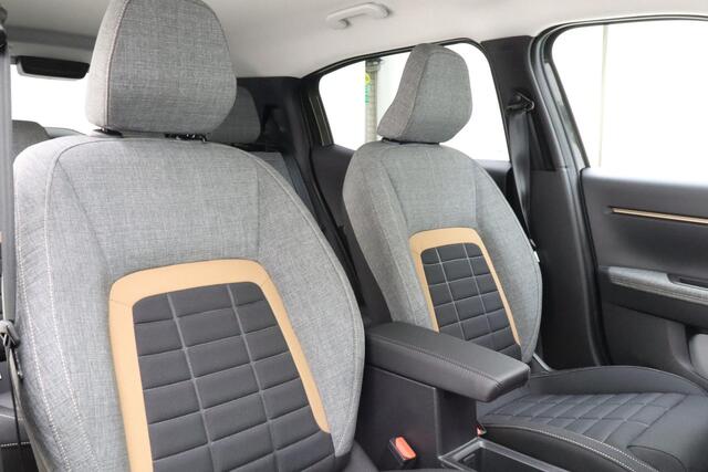 Citroen C3 Aircross 1.2 Hybrid 145pk Plus | DEMO | Nieuw model | Climate control | Navigatie via Carplay | Camera | Hoge instap | Dakrails | Extra getint glas