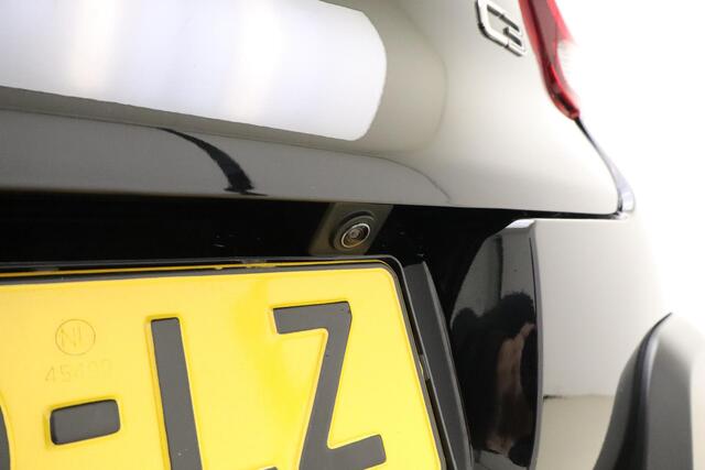 Citroen C3 1.2 PureTech Feel Edition | 83PK | Navigatie | Achteruit Rijcamera | Cruise Control | DAB + | Armsteun | Two Tone Lak | Apple Carplay & Android Auto |