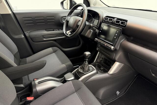 Citroen C3 Aircross 1.2 PureTech Shine 110 Pk | Navigatie | Climate control | Camera | Weinig kilometers | Lichtmetalen velgen | Extra getint glas | Dakrails