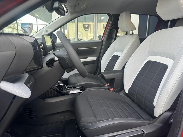 Citroen C3 Ë-C3 Max 113pk 44 kWh | Comfort Stoelen | Apple Carplay/Android Auto | Parkeercamera/-sensoren | Full LED | DAB | Cruise Control | Climate Control | Draadloze telefoonlader |
